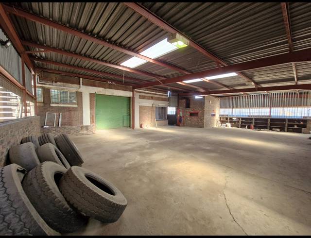 12,000M² WAREHOUSE TO LET IN GERMISTON CENTRAL